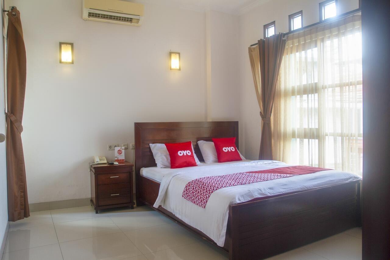 Hotel Oyo 3894 Karunia Muslim Syariah Giacarta Esterno foto