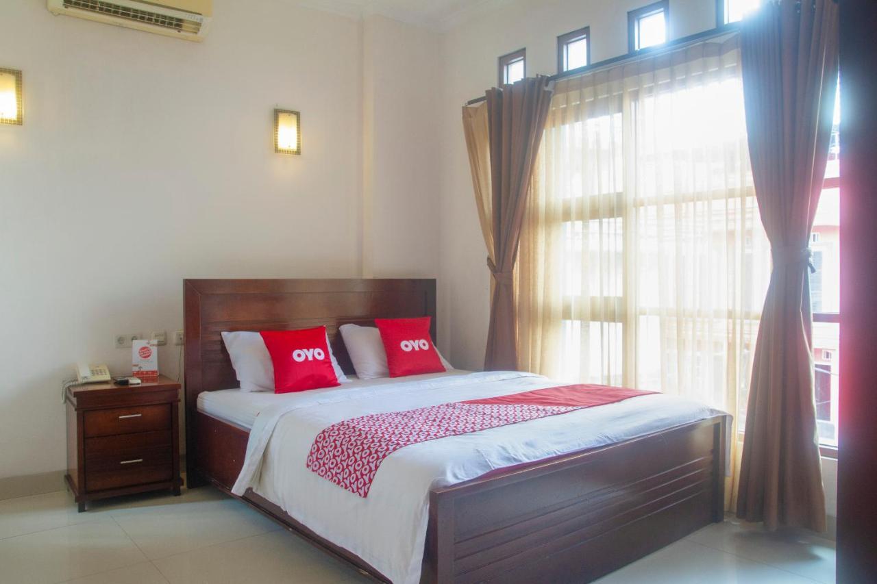 Hotel Oyo 3894 Karunia Muslim Syariah Giacarta Esterno foto
