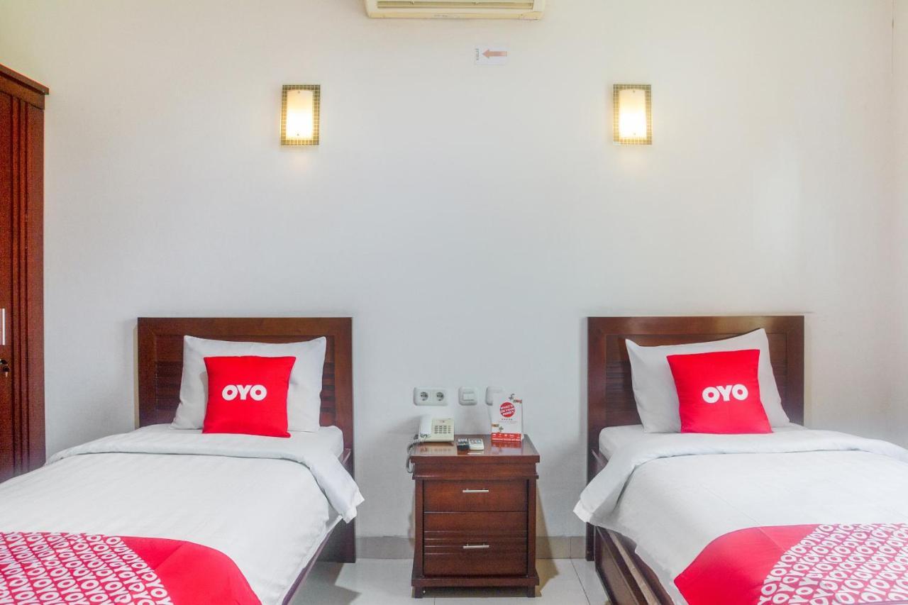 Hotel Oyo 3894 Karunia Muslim Syariah Giacarta Esterno foto