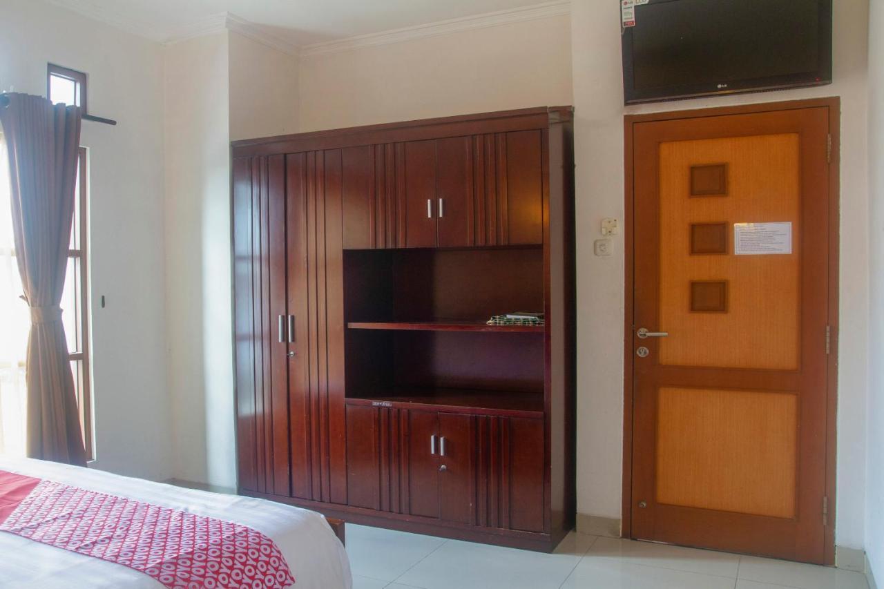 Hotel Oyo 3894 Karunia Muslim Syariah Giacarta Esterno foto