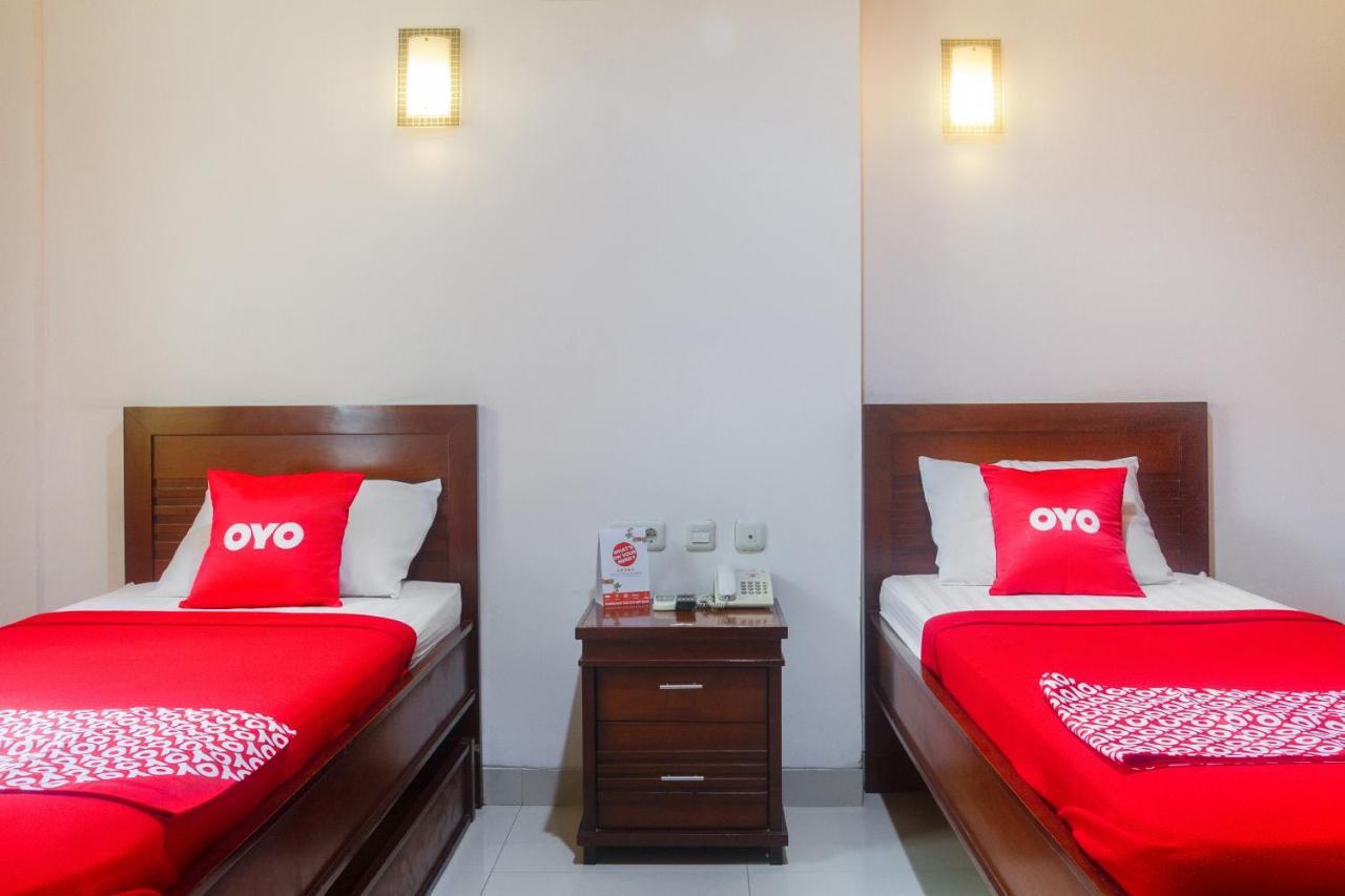Hotel Oyo 3894 Karunia Muslim Syariah Giacarta Esterno foto