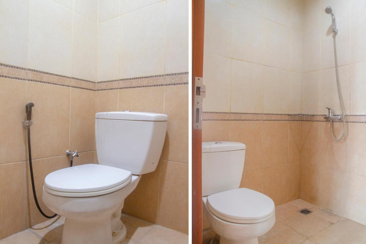Hotel Oyo 3894 Karunia Muslim Syariah Giacarta Esterno foto