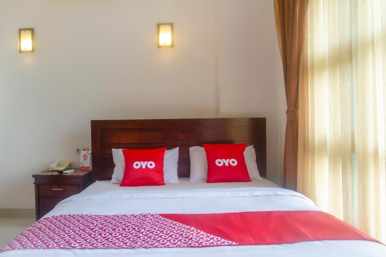 Hotel Oyo 3894 Karunia Muslim Syariah Giacarta Esterno foto