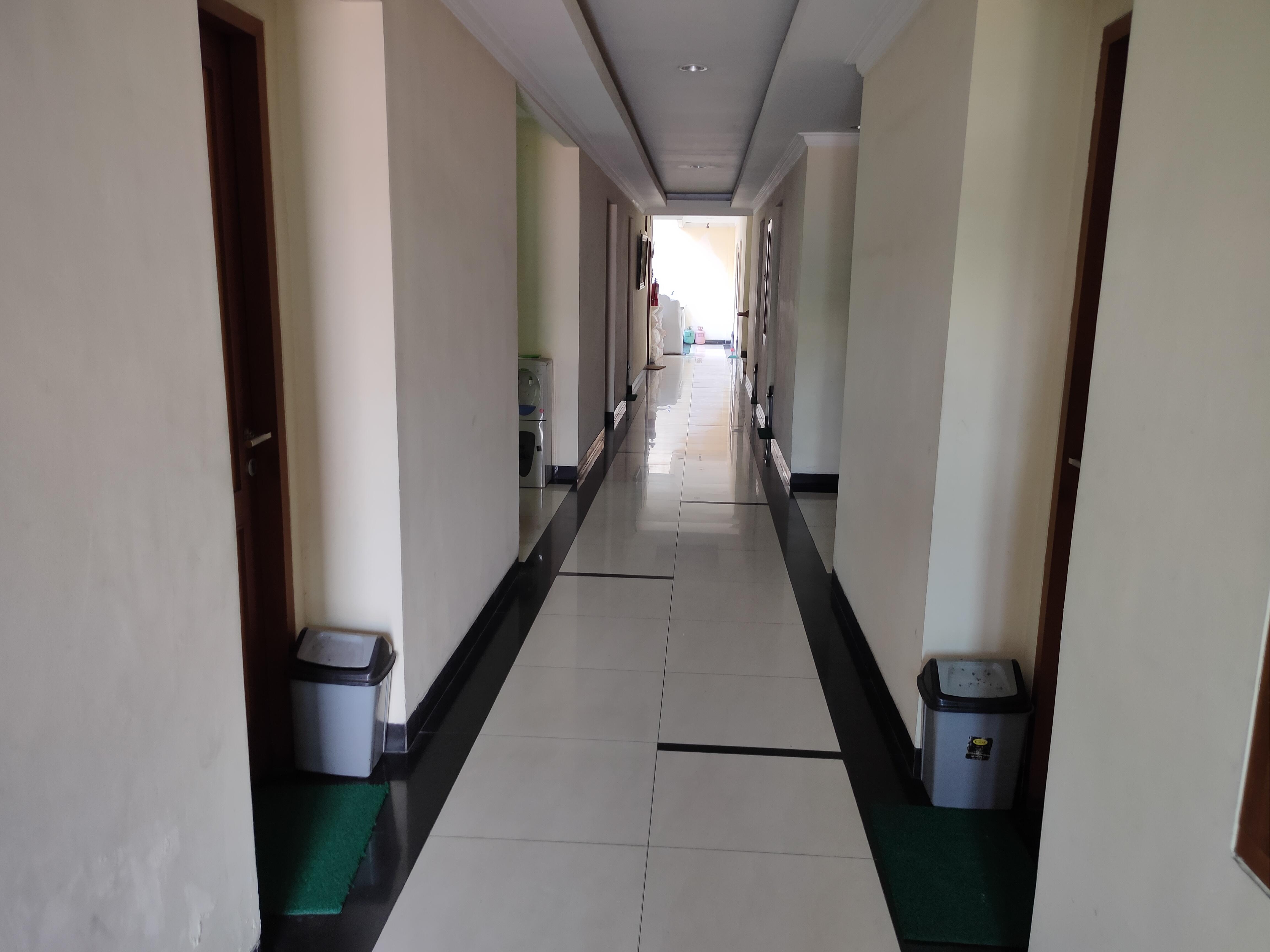 Hotel Oyo 3894 Karunia Muslim Syariah Giacarta Esterno foto