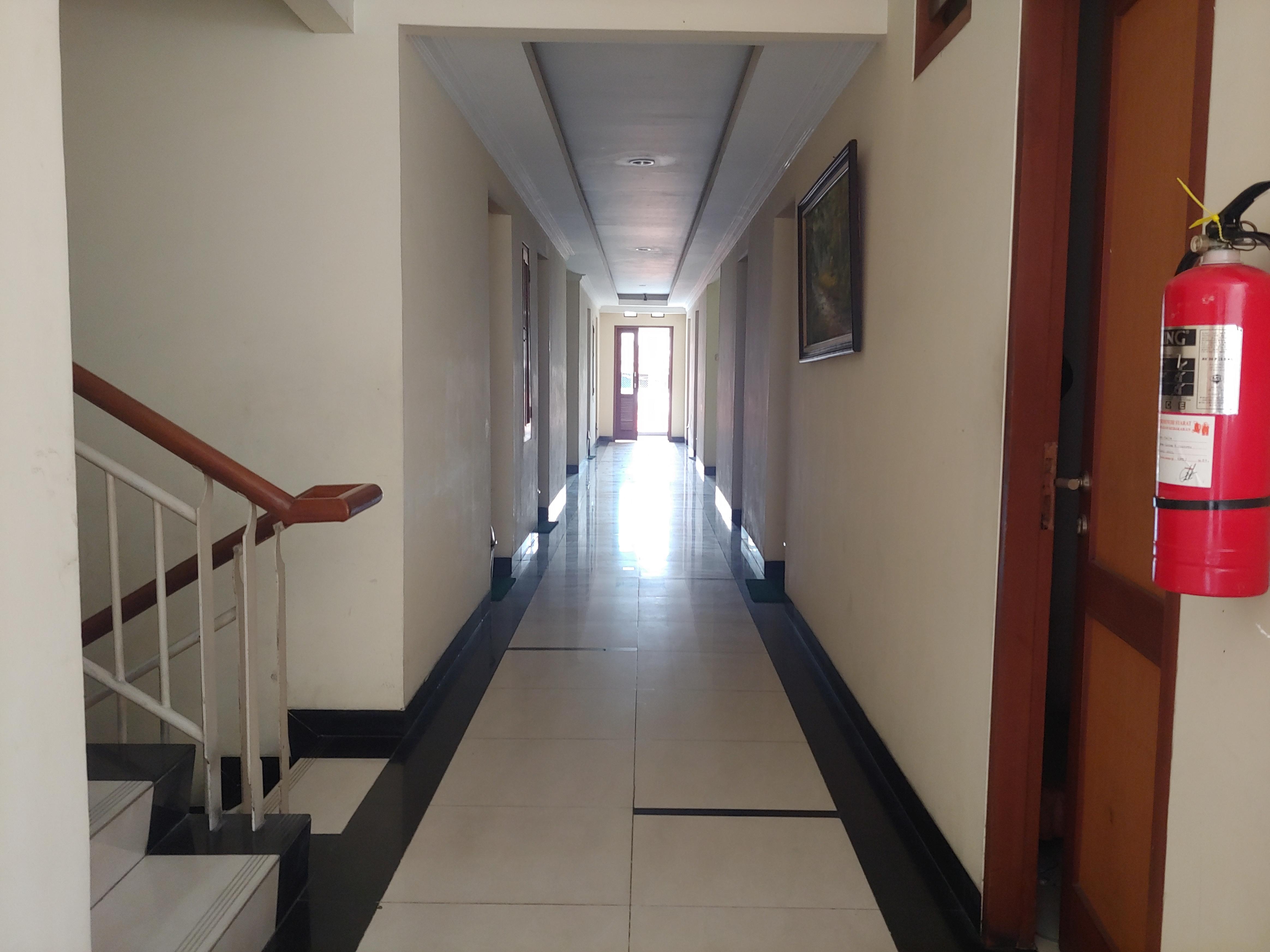 Hotel Oyo 3894 Karunia Muslim Syariah Giacarta Esterno foto
