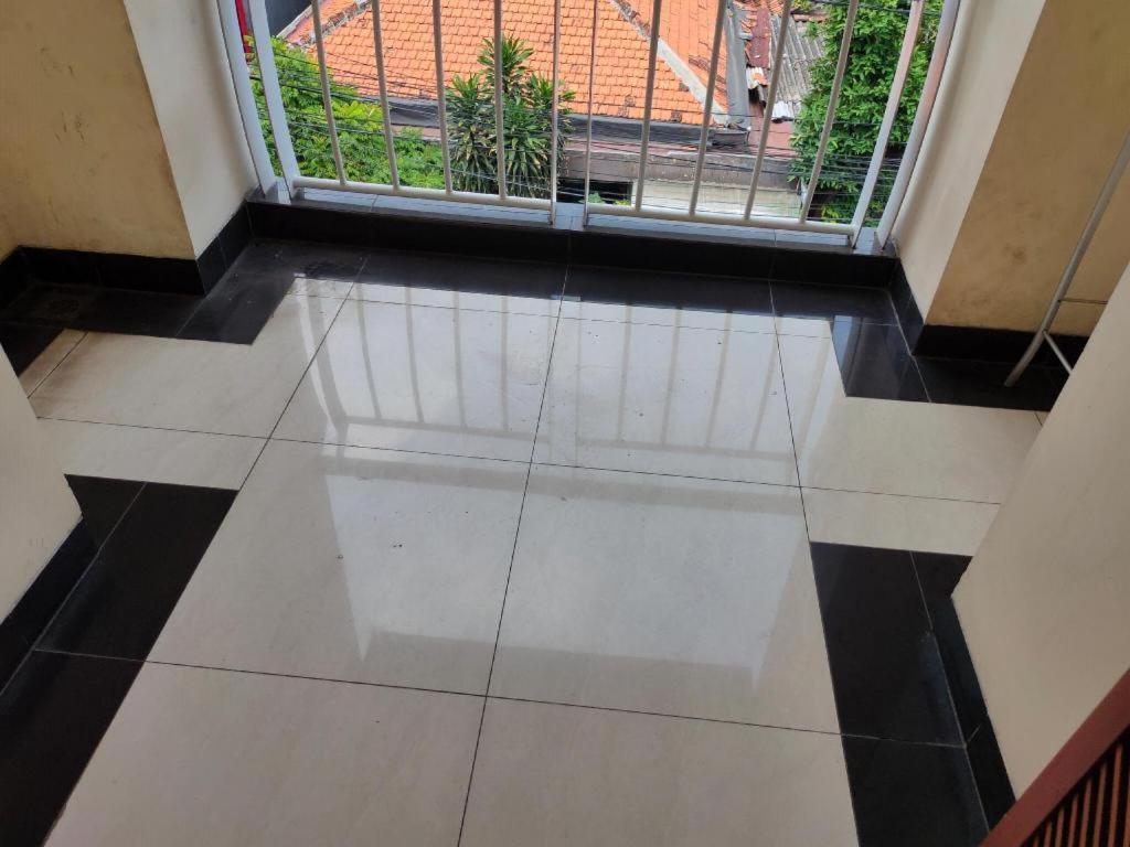 Hotel Oyo 3894 Karunia Muslim Syariah Giacarta Esterno foto